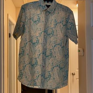 Cremieux pattern button up short sleeve shirt